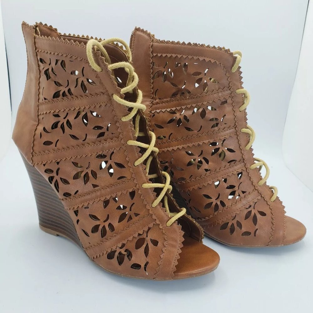 Altar'd State Womens Size 10, 4.5 Inch Wedge Shoes, Brown Die Cut ,